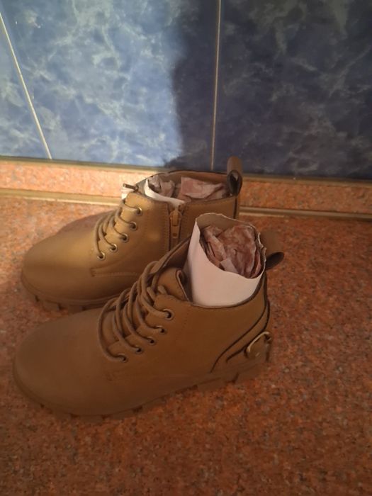 Кафяви детски боти