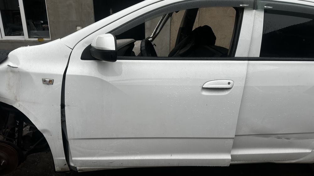 Chevrolet Cobalt двери