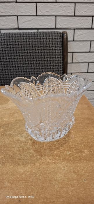 Продаю хрустальные вазочки.