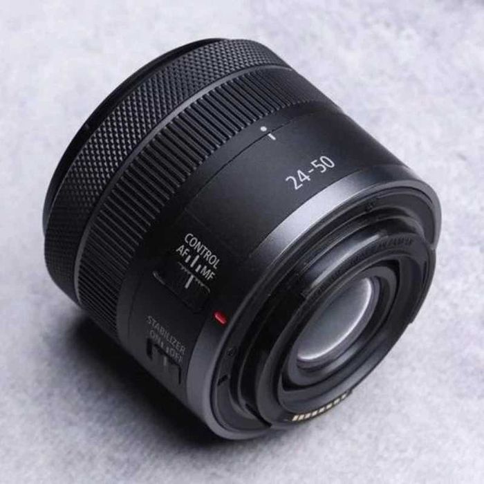 Полнокадровый объектив RF 24-50 мм F4.5-6.3 IS STM со стандартным