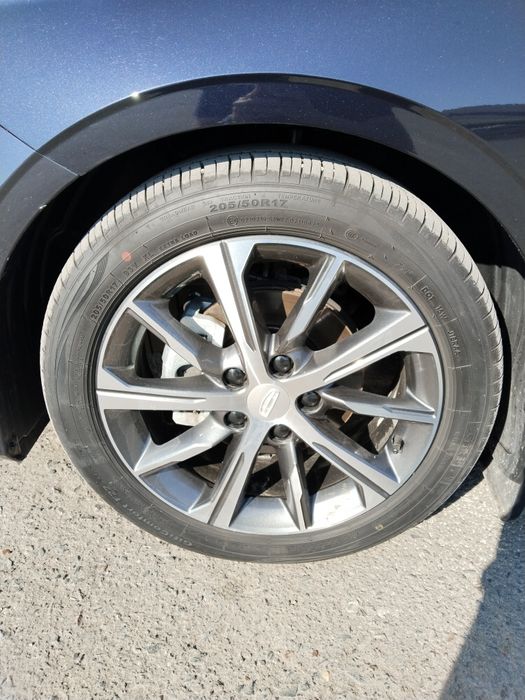 Geely Emgrand 2023