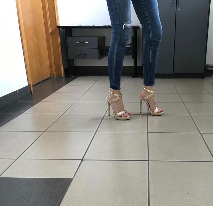 Sandale culoare auriu