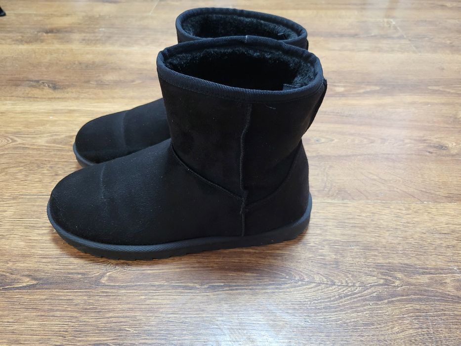 Vând ghete noi  marime 38