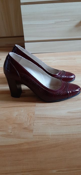 Дамски обувки от естествен лак