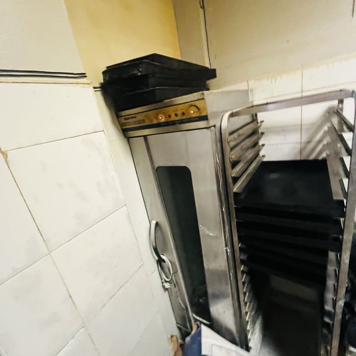 Продавам оборудване за баничарница!