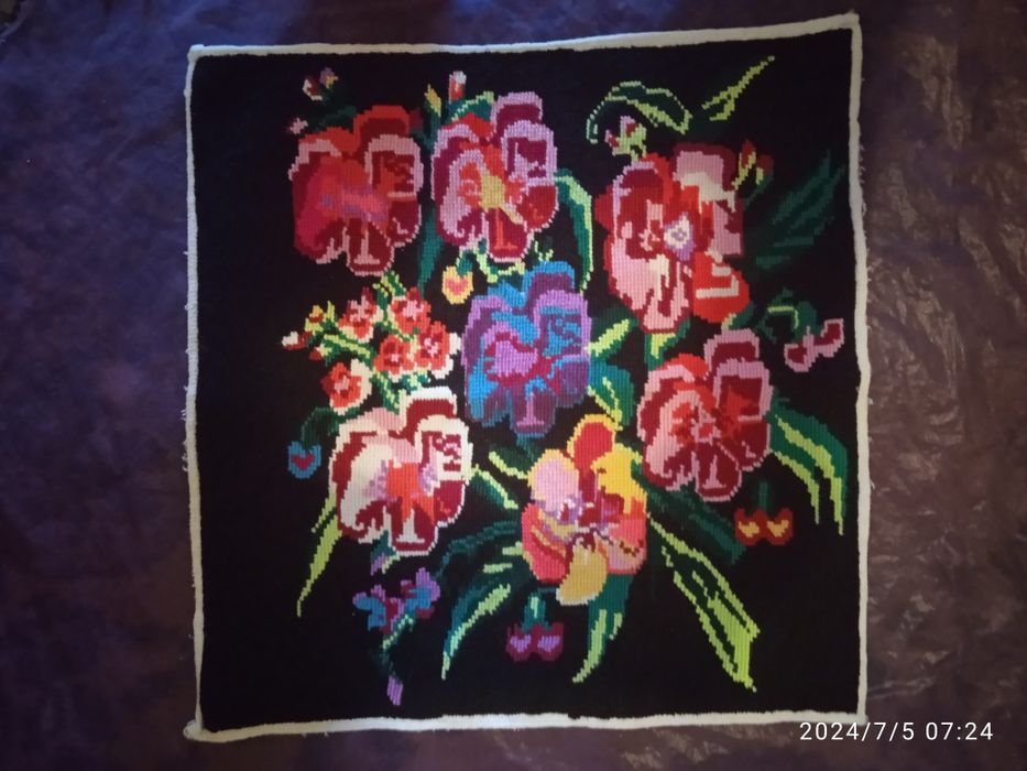 Țesături lucrate manual