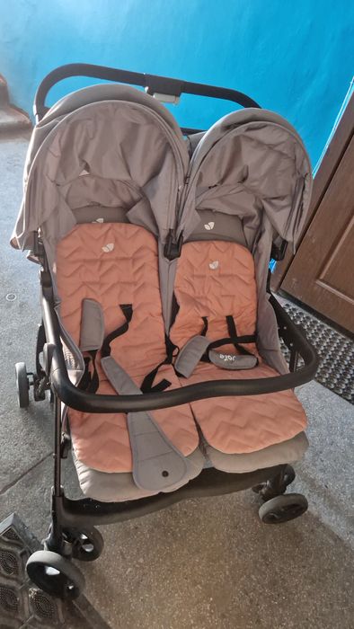 Коляска для двойни Joie Aire