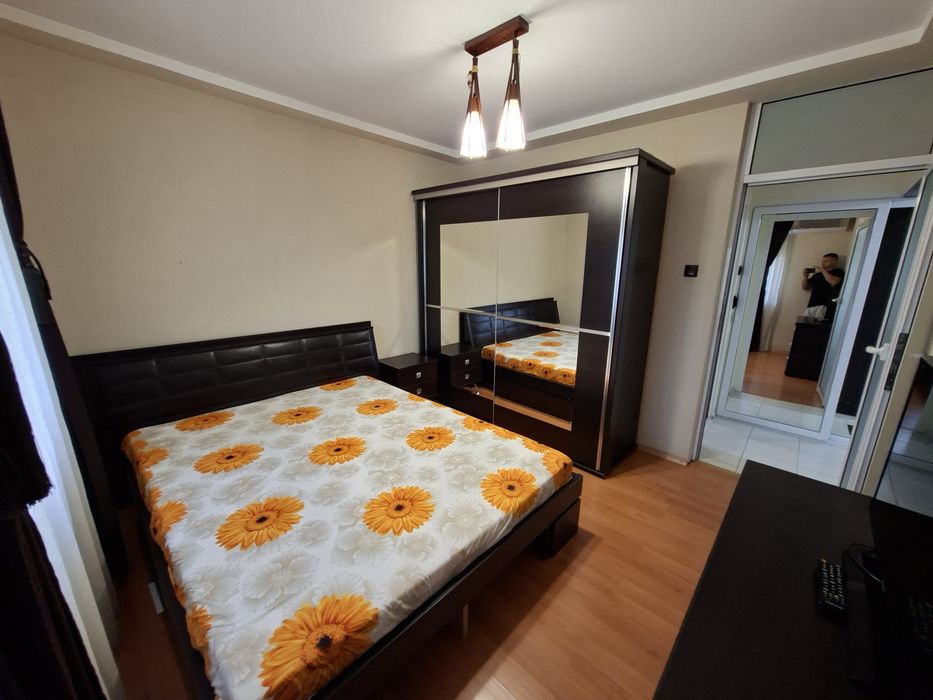 Ofer spre inchiriere apartament cu 2 camere cf.1  decomandat