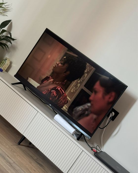 Срочно продам тв тумбу под телевизор