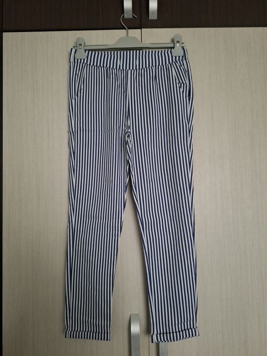 Pantaloni skinny în dungi