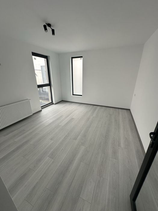 Vand casa cu etaj  Vanatori