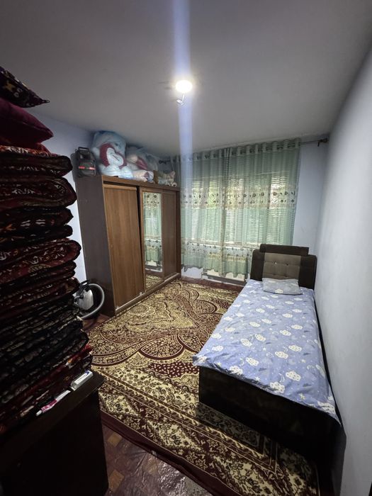 UY SOTILADI SROCHNA 4 qavatli dom 1 qavat bez makler primoy egadan !!!