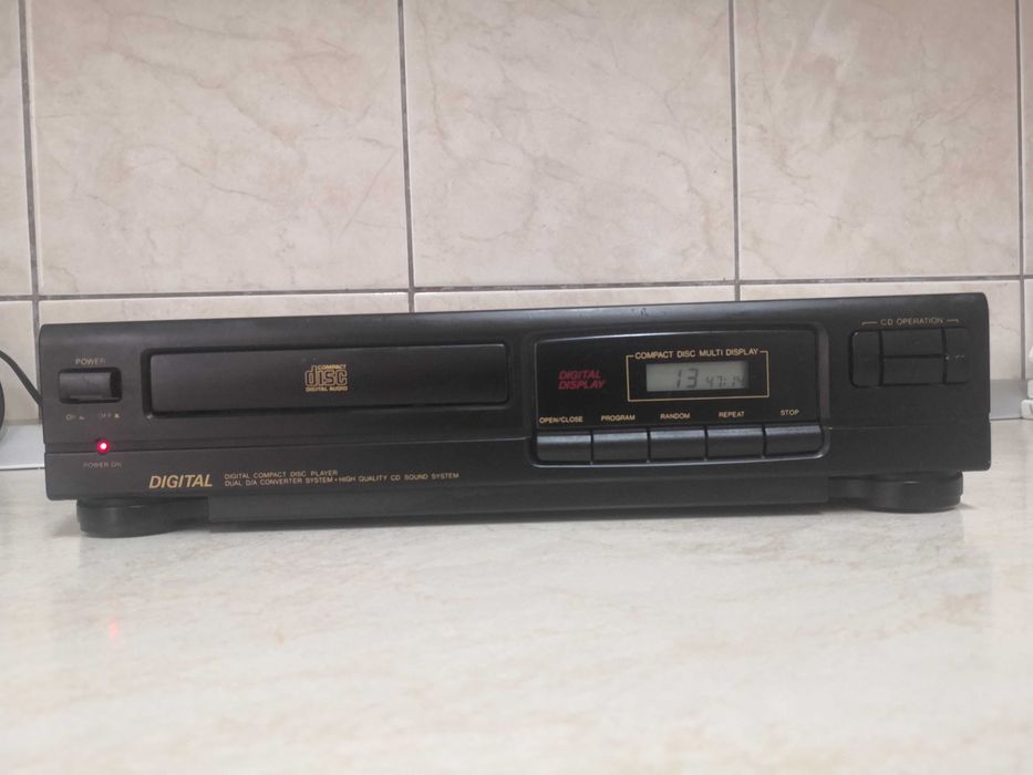 Digital Compact Disc Player CD033