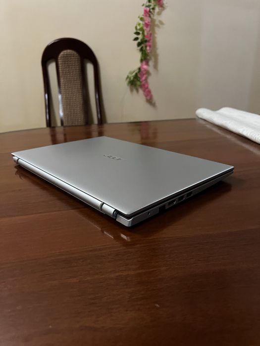 Notebook sotiladi.