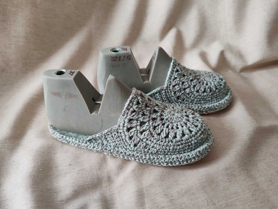 Чехли дамски ръчно плетени с кука