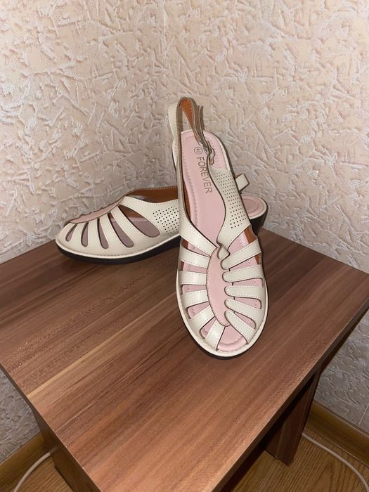 Сандалии женские