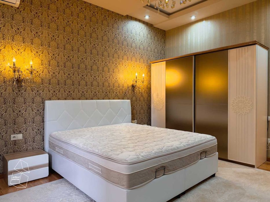 (Добрый) Габус на Нукусской, 170 м², 4/2/7, Квартира времен и народов