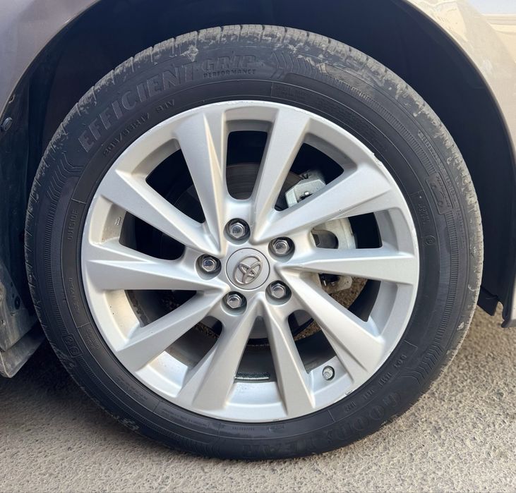 Toyota Camry 75 R17