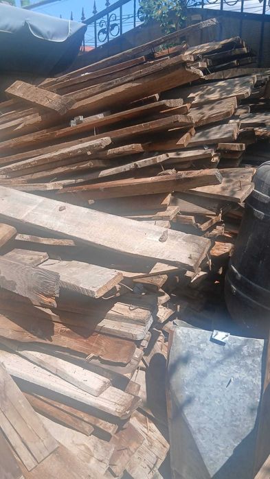 Vând 1,5 m³ de scândură folosită – stare bună