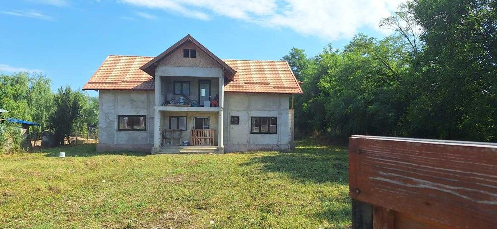 Casă P+1 modernă aproape finalizată + Teren 38,16 ari