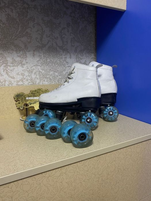 Роликовые коньки