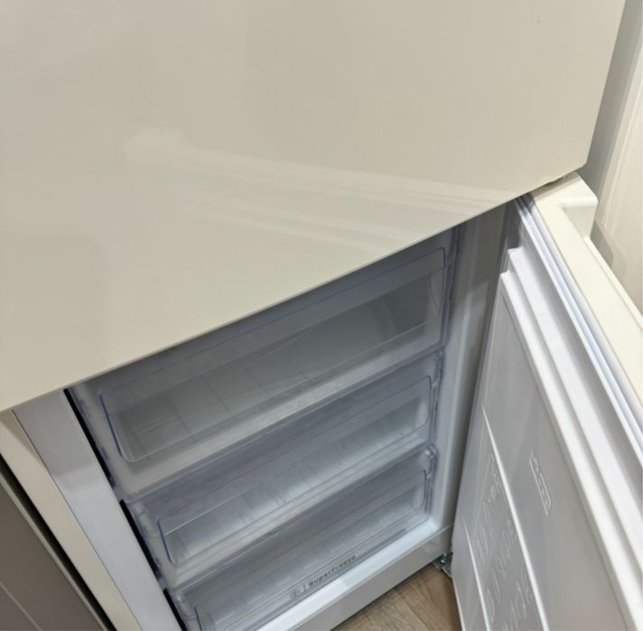 Холодильник Indesit ITS 4200 E бежевый