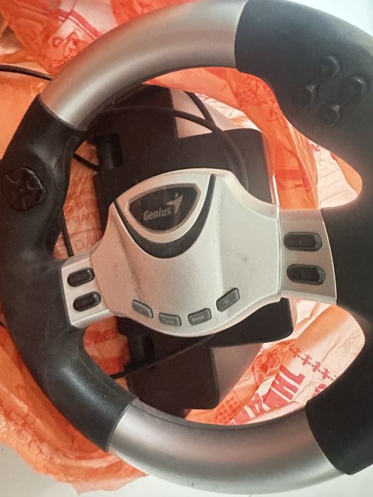 Компьютерный руль педали скорость срочно продам