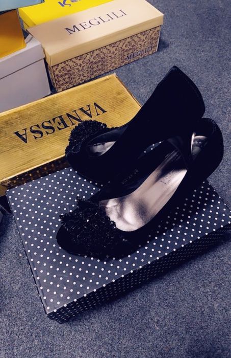 Ayollar xar xil tuflilar sifati aloo