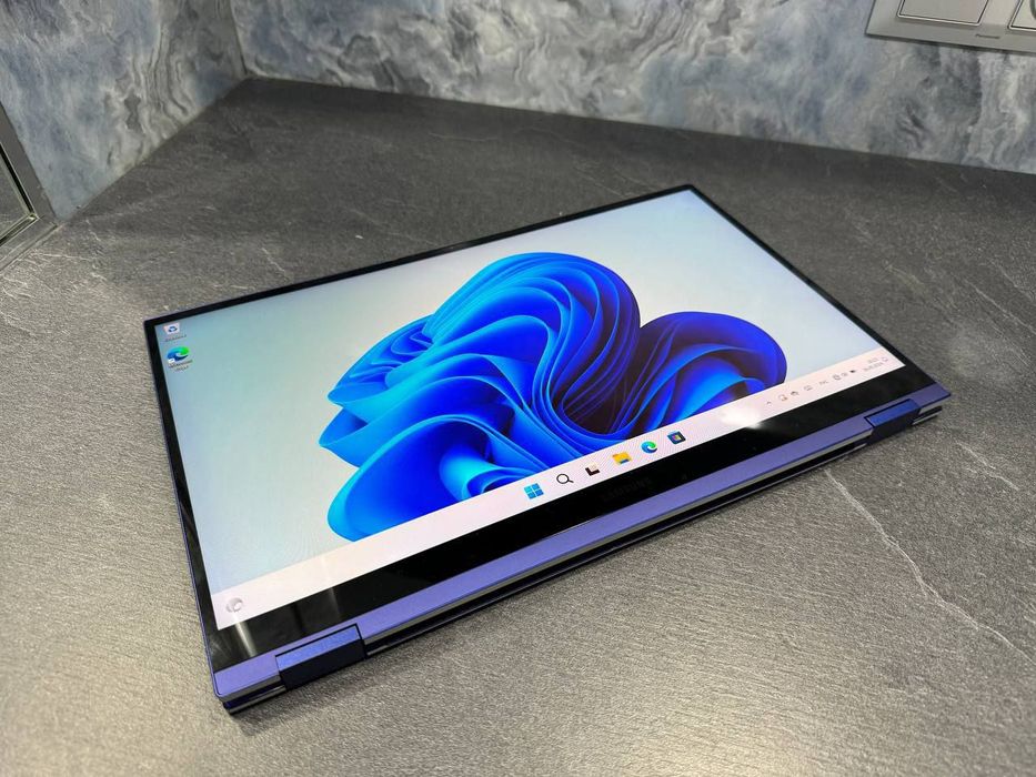 Samsung Galaxy book Flex 15.6 OLED  12/256GB  ntel Core i7-1065