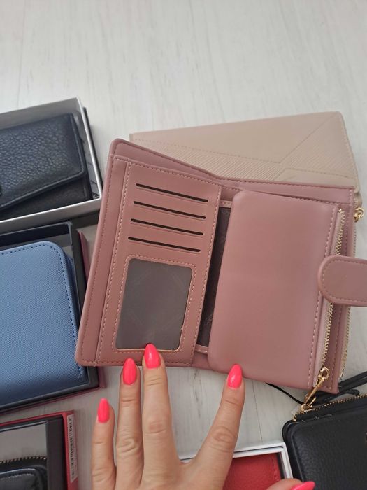 Дамски портмонета