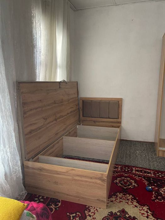 Kravat sunduk skitka krovat