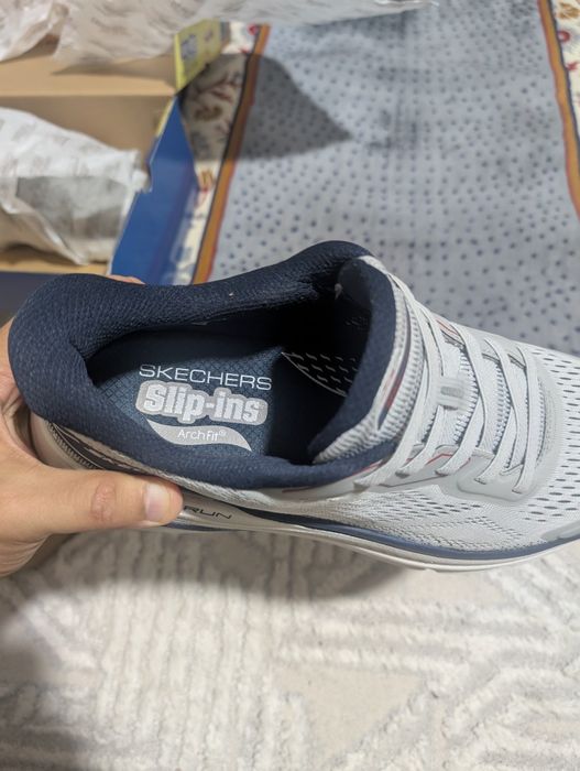 Продам кроссовки Skechers GoRun
