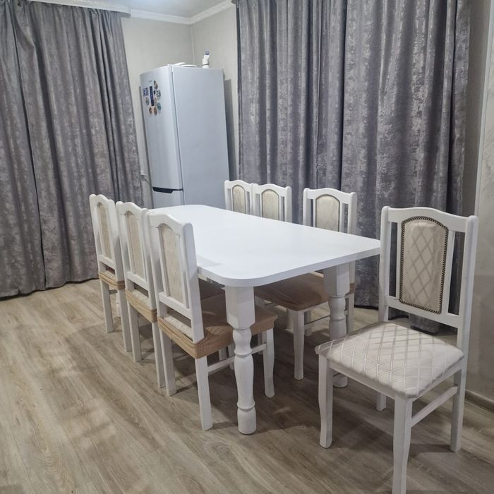 Кухонный стол  со стульями