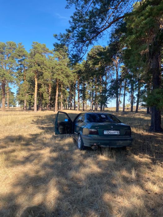 Продам машину BMW 318