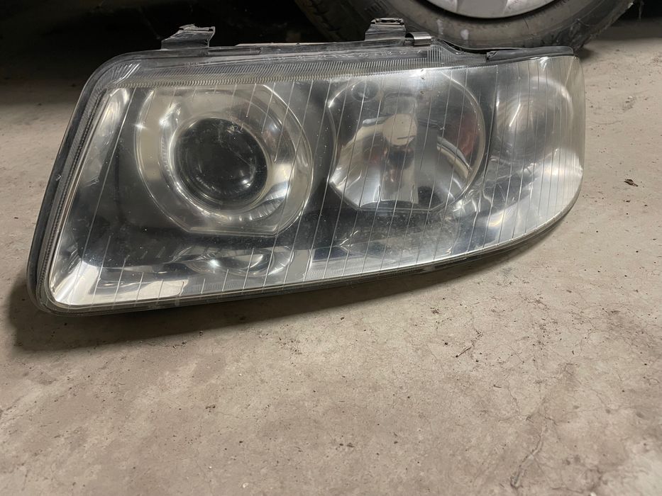 Ляв фар и халогени за Ауди А3 2002г