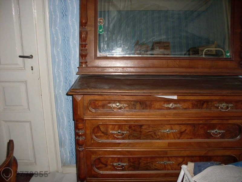 продавам скрин с огледало