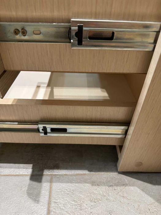 Noptiera bej de vanzare