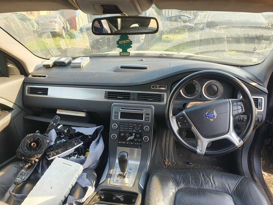 Dezmembrez Volvo V70 SE D3 2.0 D 2010