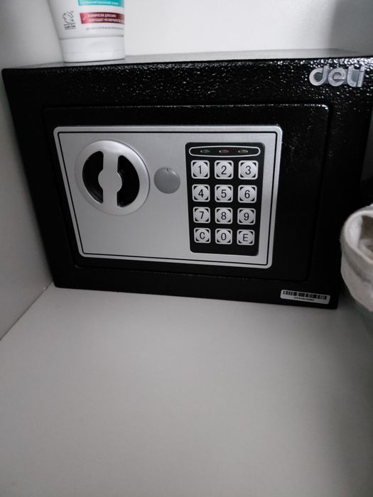 Продам сейф хорошый состаяние
