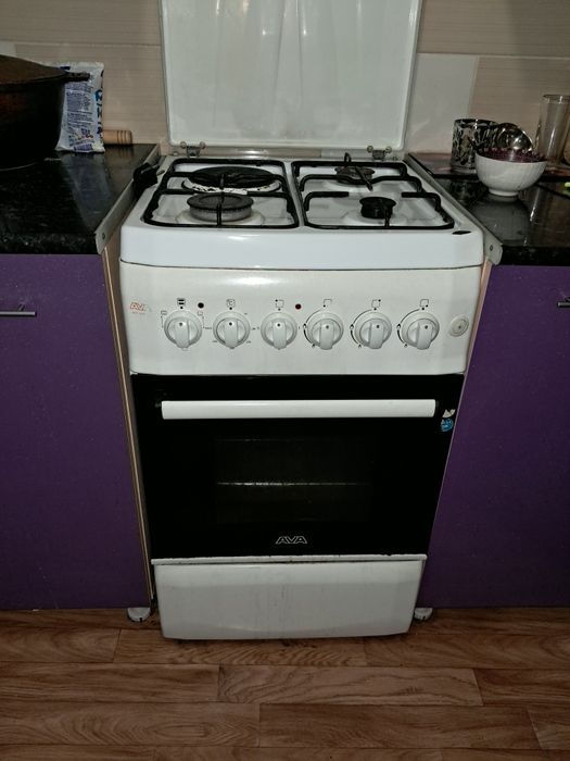 Продам газ плиту