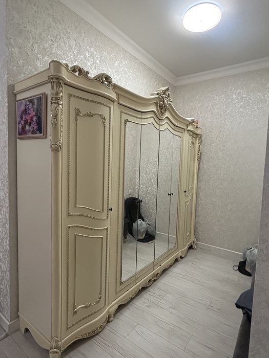 Мебельный гарнитур с кроватью.