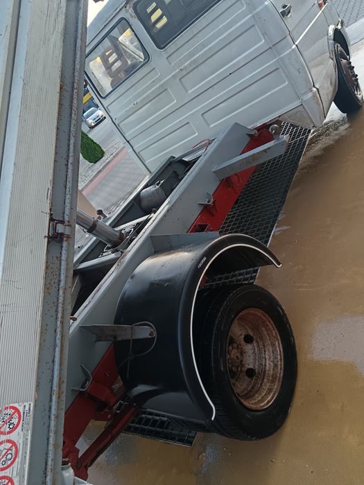 Vând Iveco basculabil