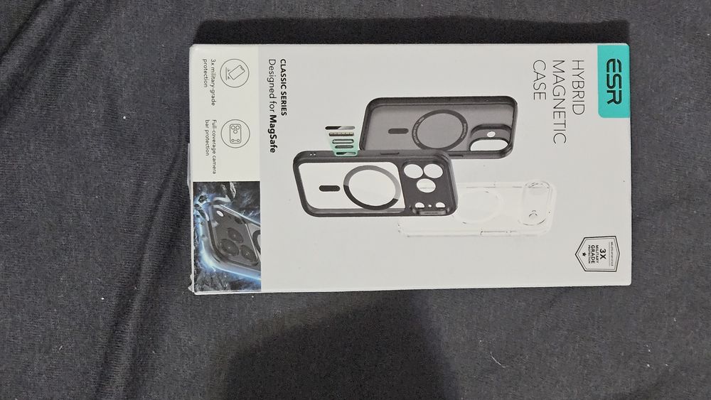 Vând husa iphone 17  pro max