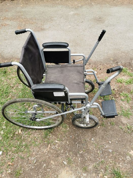 Продам инвалидную коляску