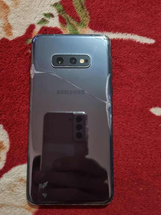 Samsung s10e de 128 GB și 6 GB ram