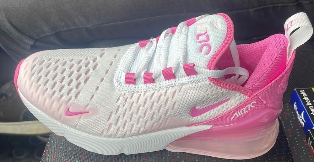 Продавам чисто нови оригинални обувки.