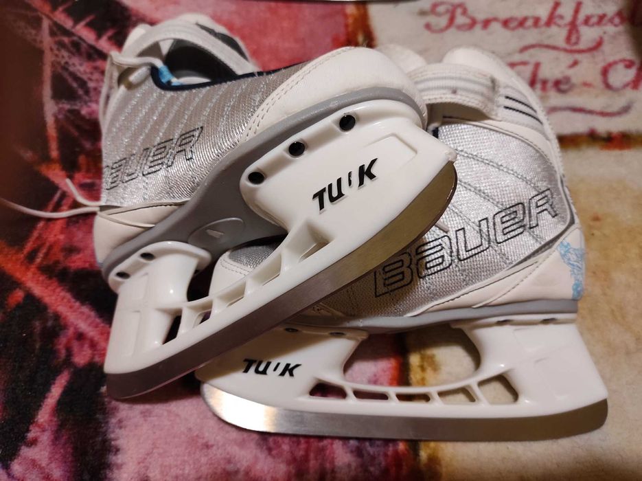 Кънки за лед и каска