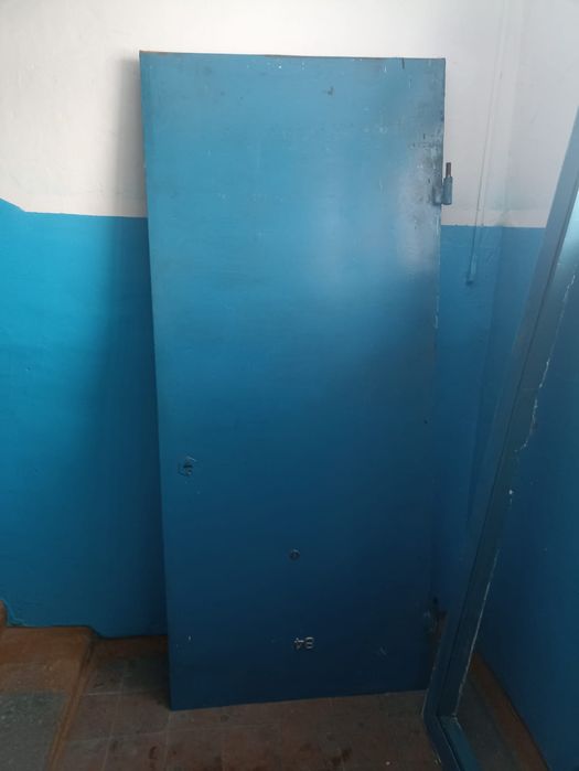 Продам железную дверь б/у