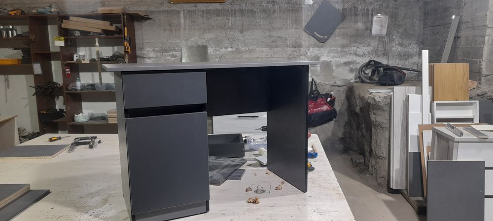 Писменный стол для школьников.