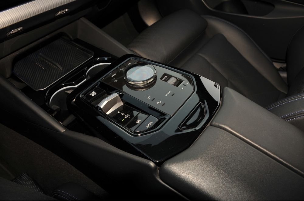 BMW 520i 2024 208cp G60 M-Packet/Laser/DriverAsist+/360"/Hi-Fi Garantie 01/2027 / 0 daune !
